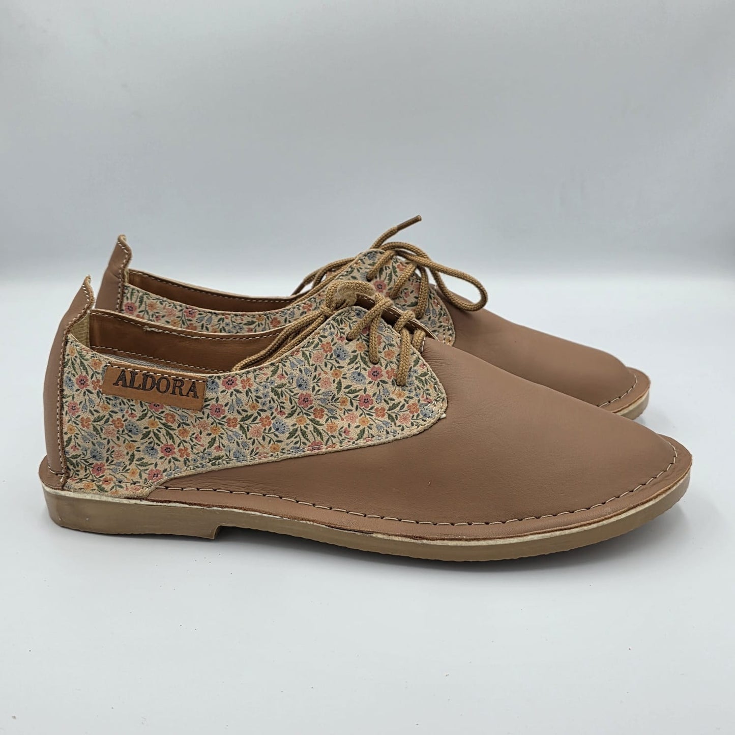 Vellies - Tan/Floral